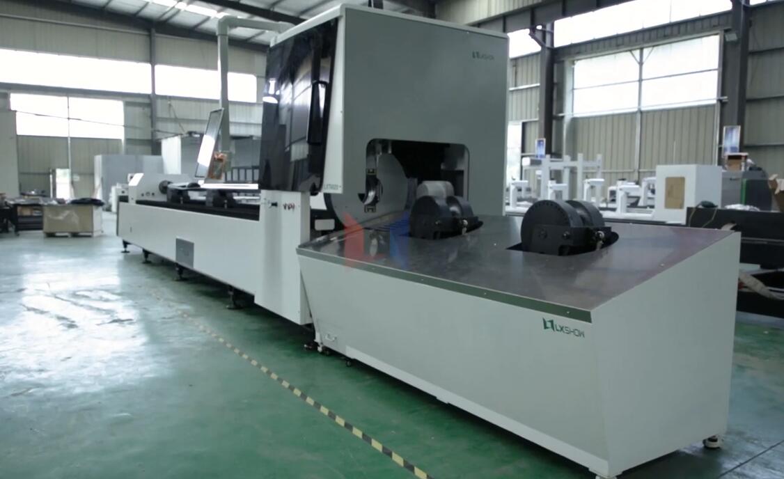 領(lǐng)秀激光方管圓管切割機(jī)